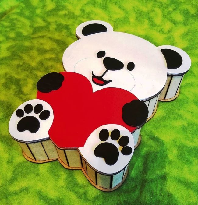 Caja de oso con corazón - Corte Laser Vector gratis