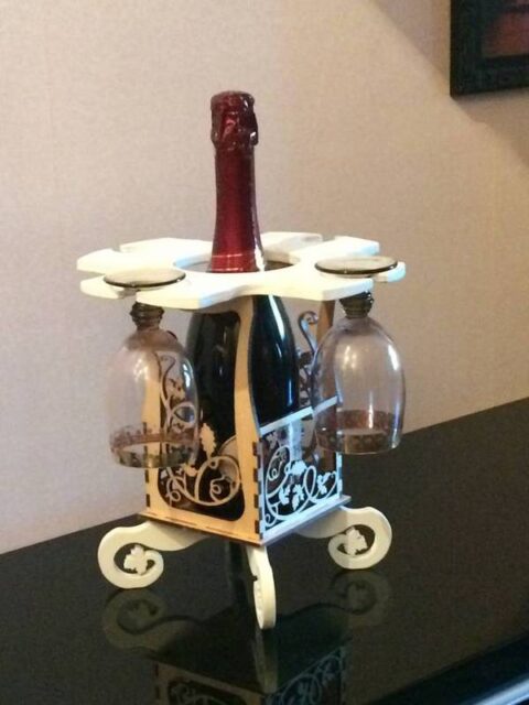 Porta botellas con copas