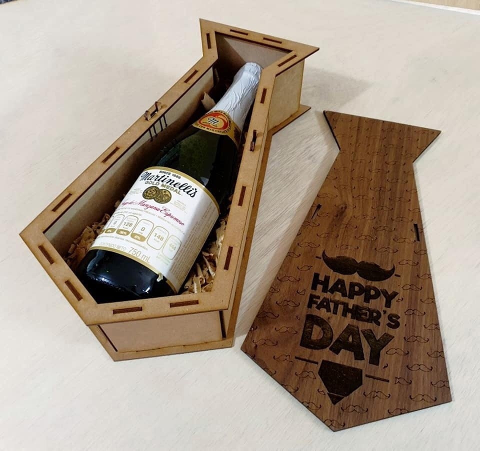 Porta botellas tipo corbata - Día del Padre